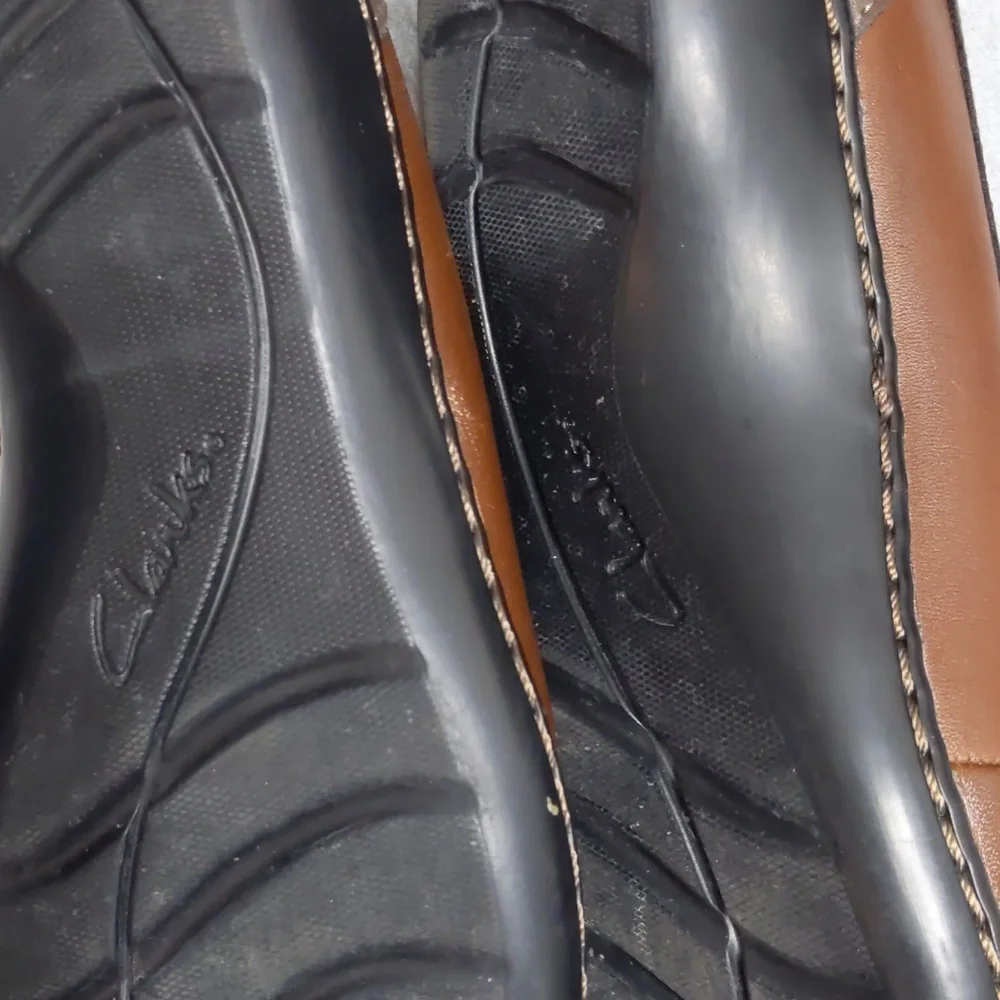 Clarks Women's Brown Loafers Size 8 - Picture 3 of 4